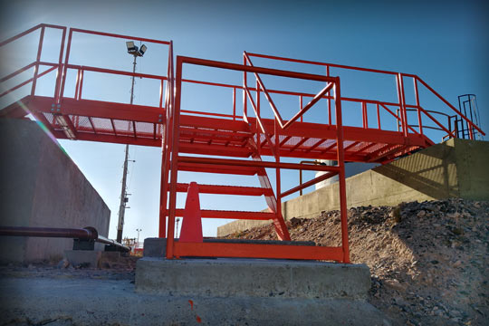 Fabricación y montaje de pasarelas y escaleras